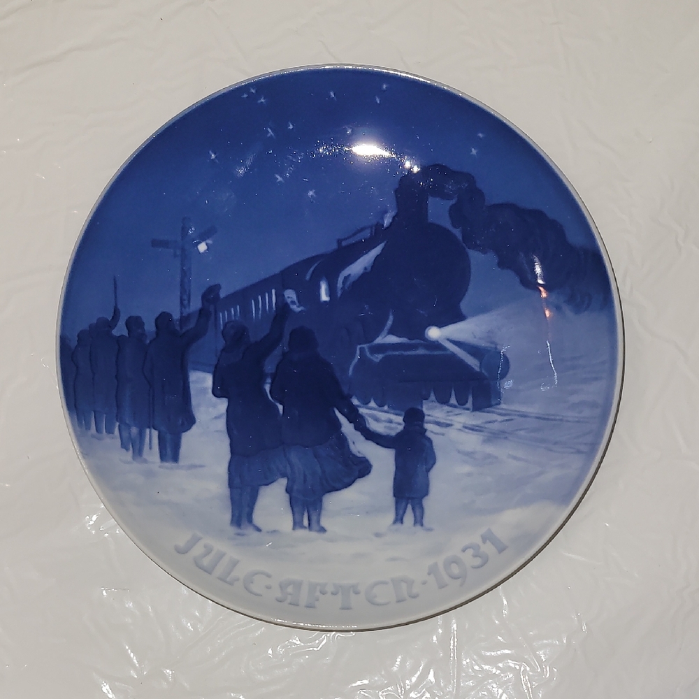 Royal Copenhagen Bing & Grondahl "Arrival of The Christmas Train" Plate
